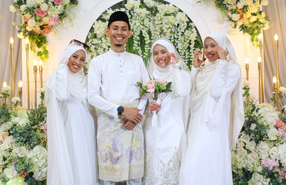 Đám cưới của một người đàn ông và 3 người phụ nữ