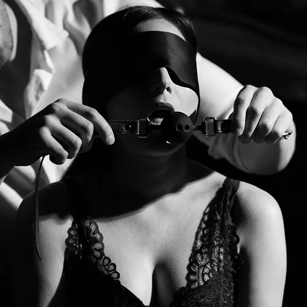 trò chơi gag bịt miệng bdsm