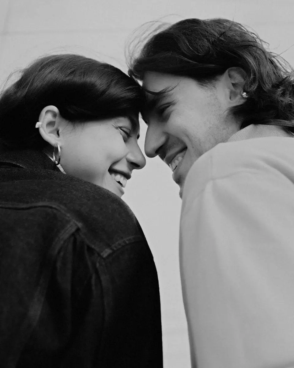 Cặp đôi đang cười